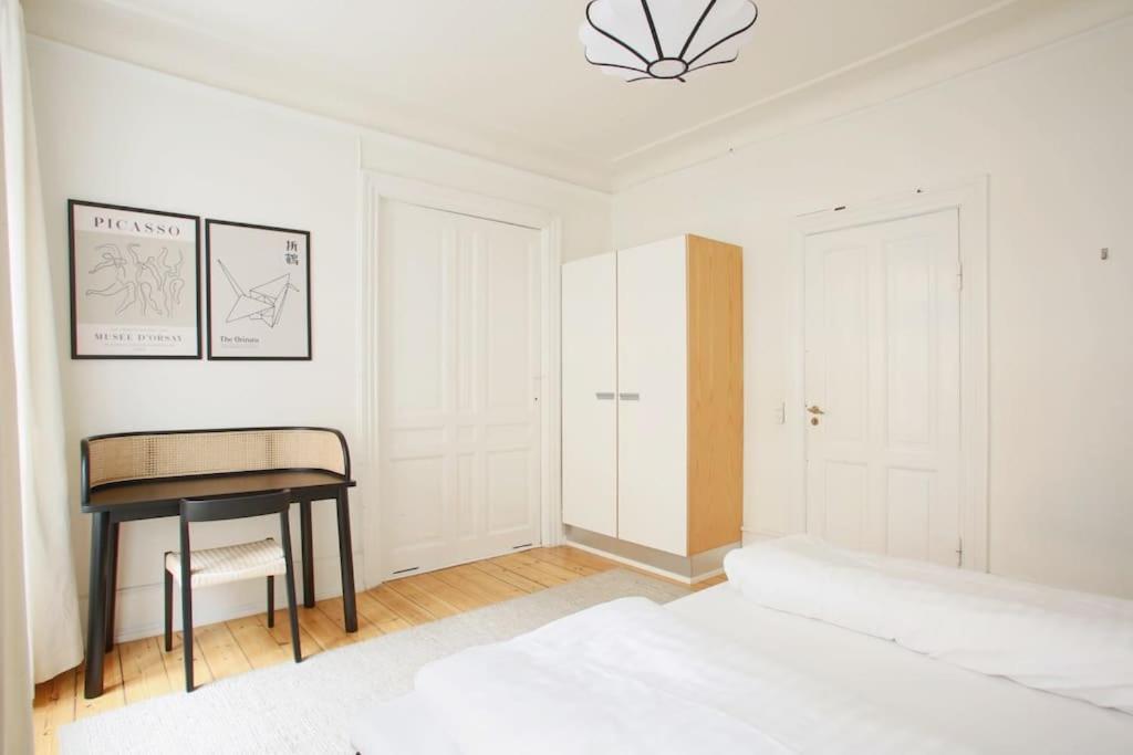 Large & Bright 3br W Whirlpool Near Metro Apartment